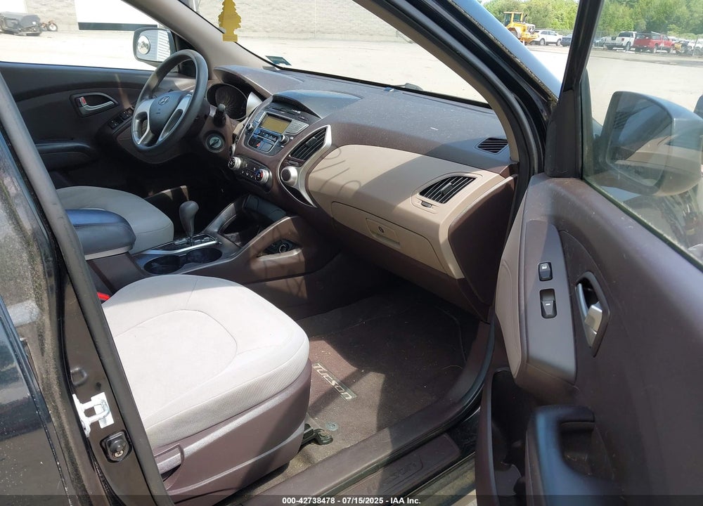 2010 HYUNDAI TUCSON VIN: KM8JT3AC2AU073432