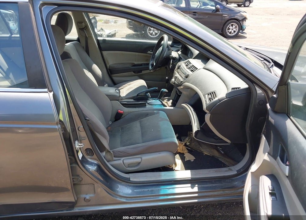 2011 HONDA ACCORD VIN: 1HGCP2F42BA128768