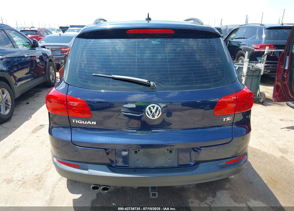 2016 VOLKSWAGEN TIGUAN VIN: WVGAV7AX4GW526211