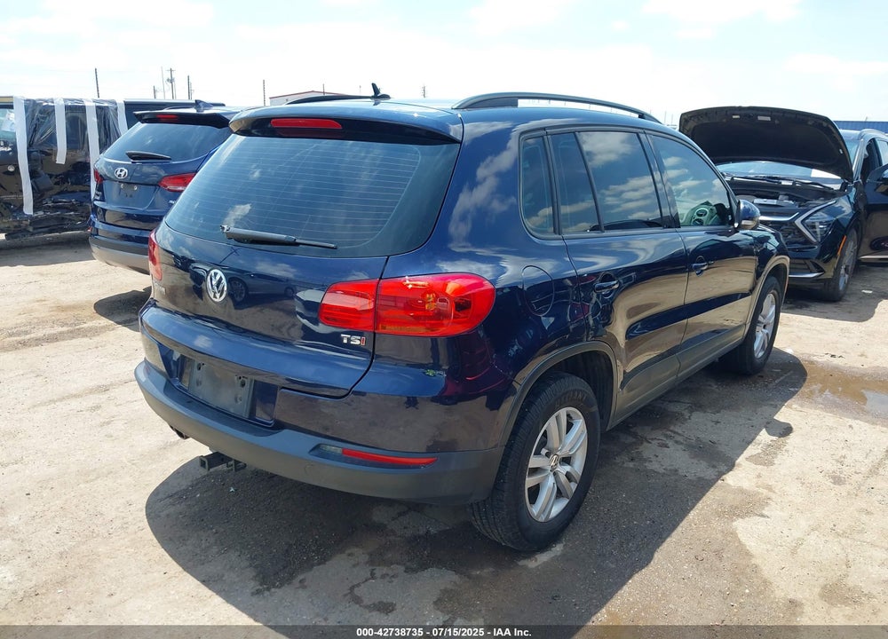 2016 VOLKSWAGEN TIGUAN VIN: WVGAV7AX4GW526211