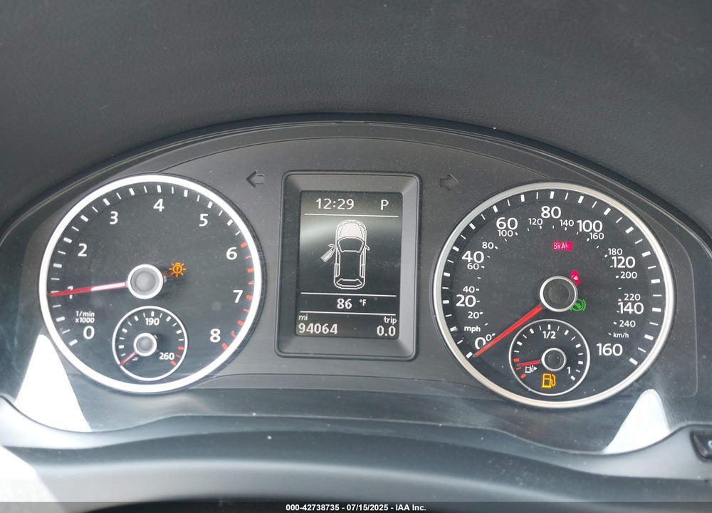 2016 VOLKSWAGEN TIGUAN VIN: WVGAV7AX4GW526211