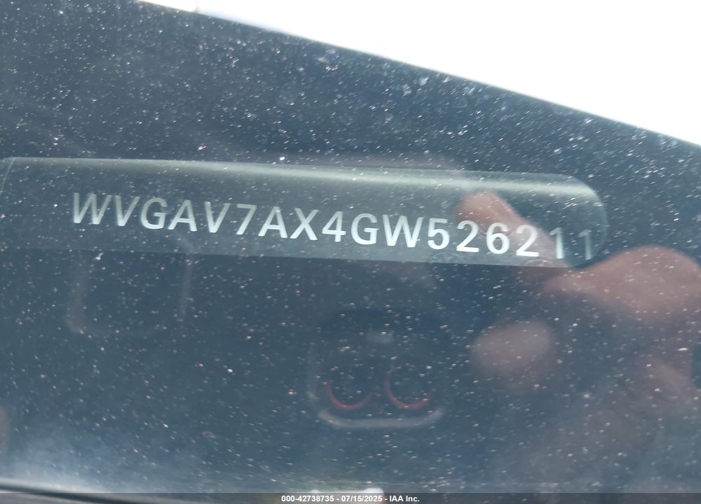 2016 VOLKSWAGEN TIGUAN VIN: WVGAV7AX4GW526211