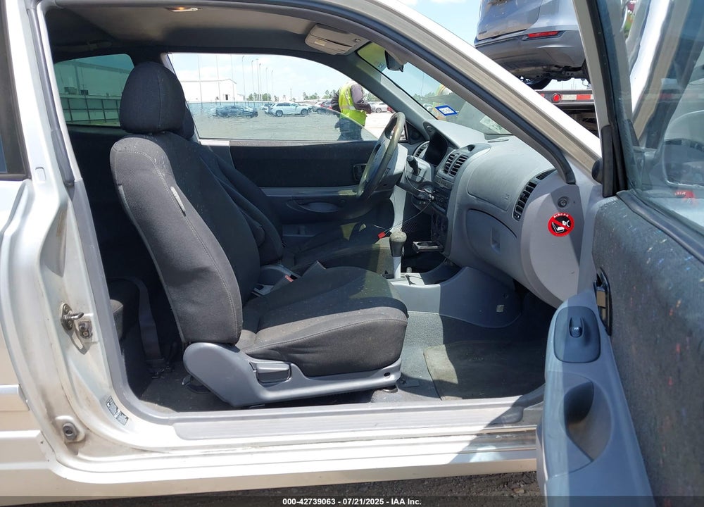 2005 HYUNDAI ACCENT GLS/GT VIN: KMHCG35C35U322138