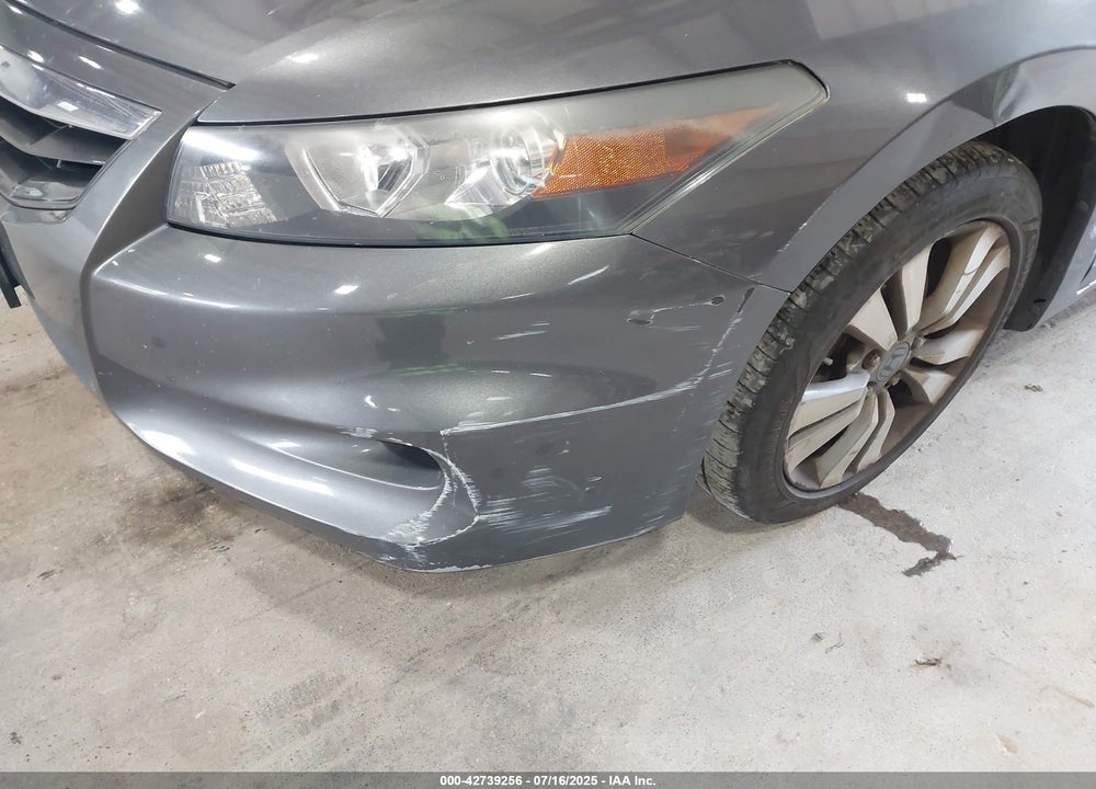2011 HONDA ACCORD VIN: 1HGCS1B84BA008424