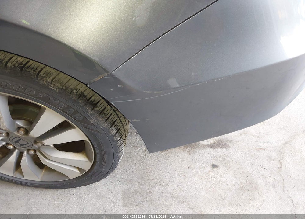 2011 HONDA ACCORD VIN: 1HGCS1B84BA008424