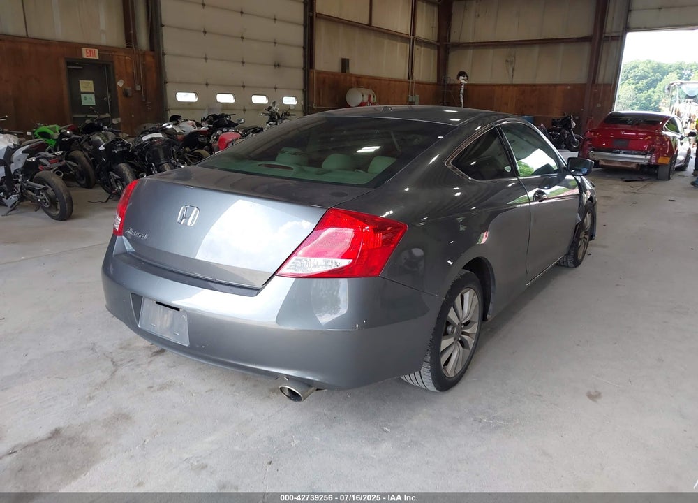 2011 HONDA ACCORD VIN: 1HGCS1B84BA008424