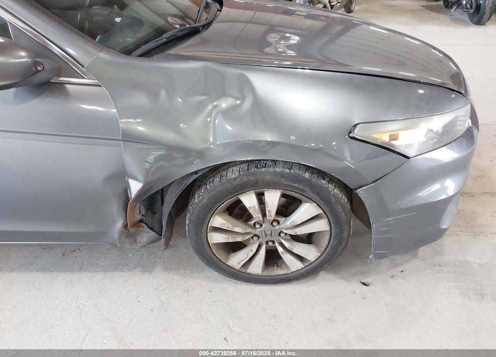 2011 HONDA ACCORD VIN: 1HGCS1B84BA008424