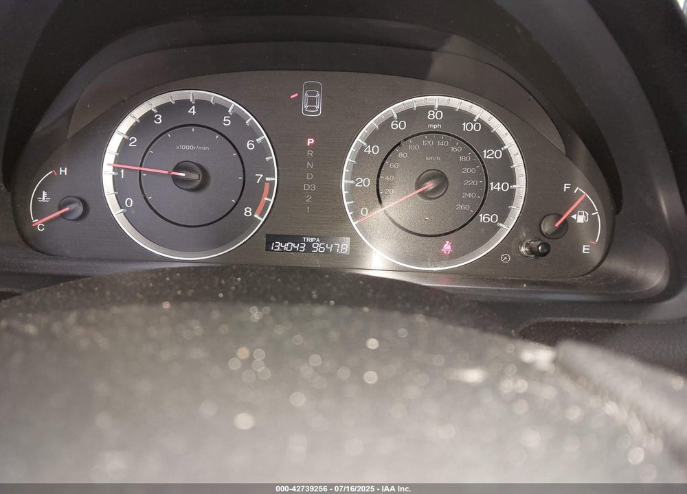 2011 HONDA ACCORD VIN: 1HGCS1B84BA008424