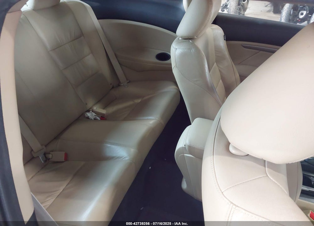 2011 HONDA ACCORD VIN: 1HGCS1B84BA008424