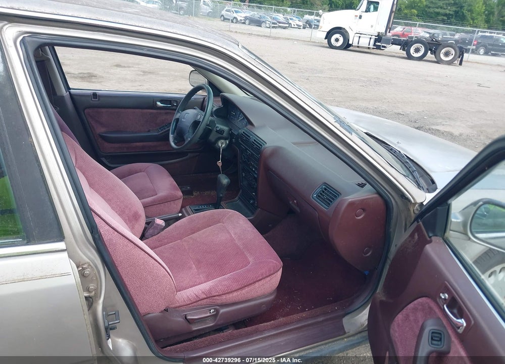 1993 HONDA ACCORD LX VIN: 1HGCB9851PA001661