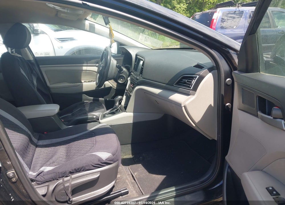 2017 HYUNDAI ELANTRA VIN: KMHD84LF5HU085340