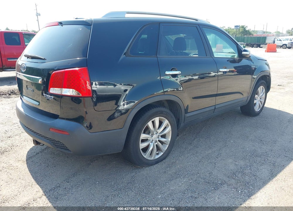 2011 KIA SORENTO LX V6 VIN: 5XYKT4A27BG048244