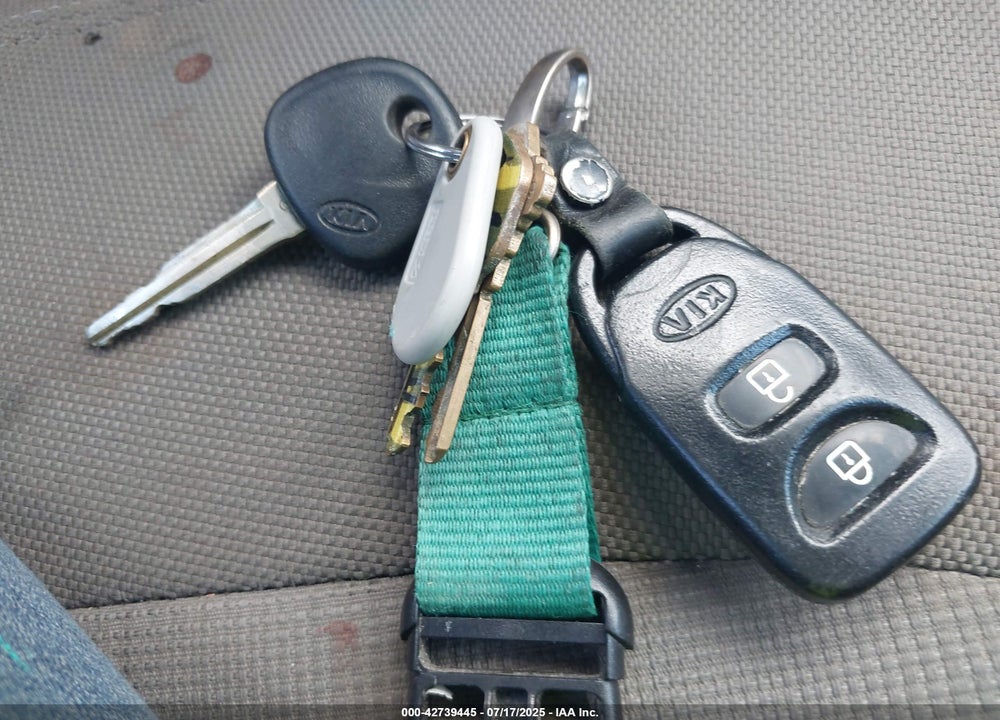 2011 KIA SPORTAGE VIN: KNDPBCA21B7020357