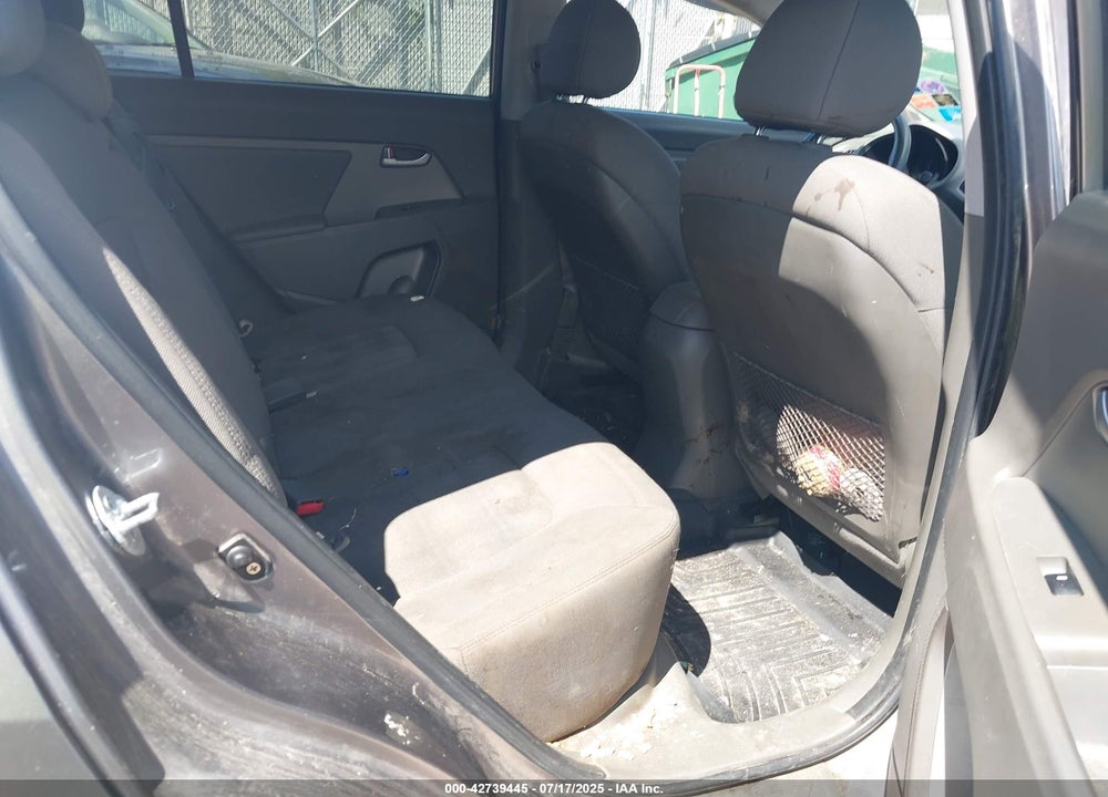 2011 KIA SPORTAGE VIN: KNDPBCA21B7020357