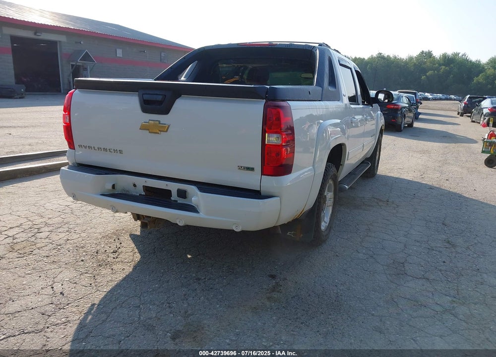 2011 CHEVROLET AVALANCHE VIN: 3GNTKFE32BG353486