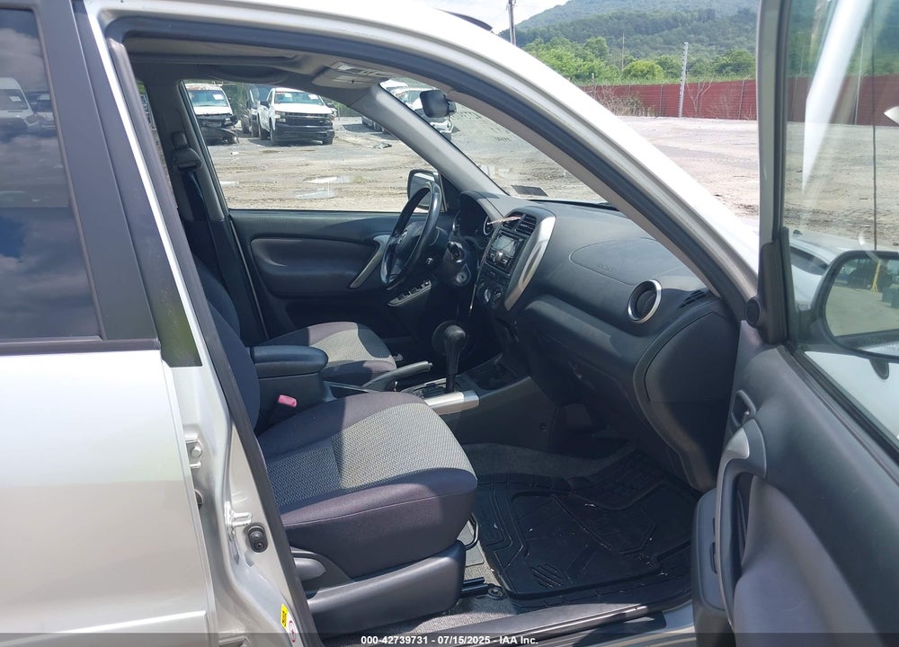 2005 TOYOTA RAV4 VIN: JTEHD20V950039378