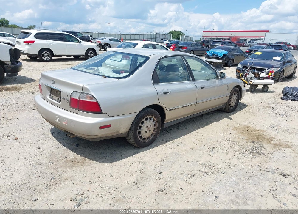 1997 HONDA ACCORD EX VIN: 1HGCD5656VA215662