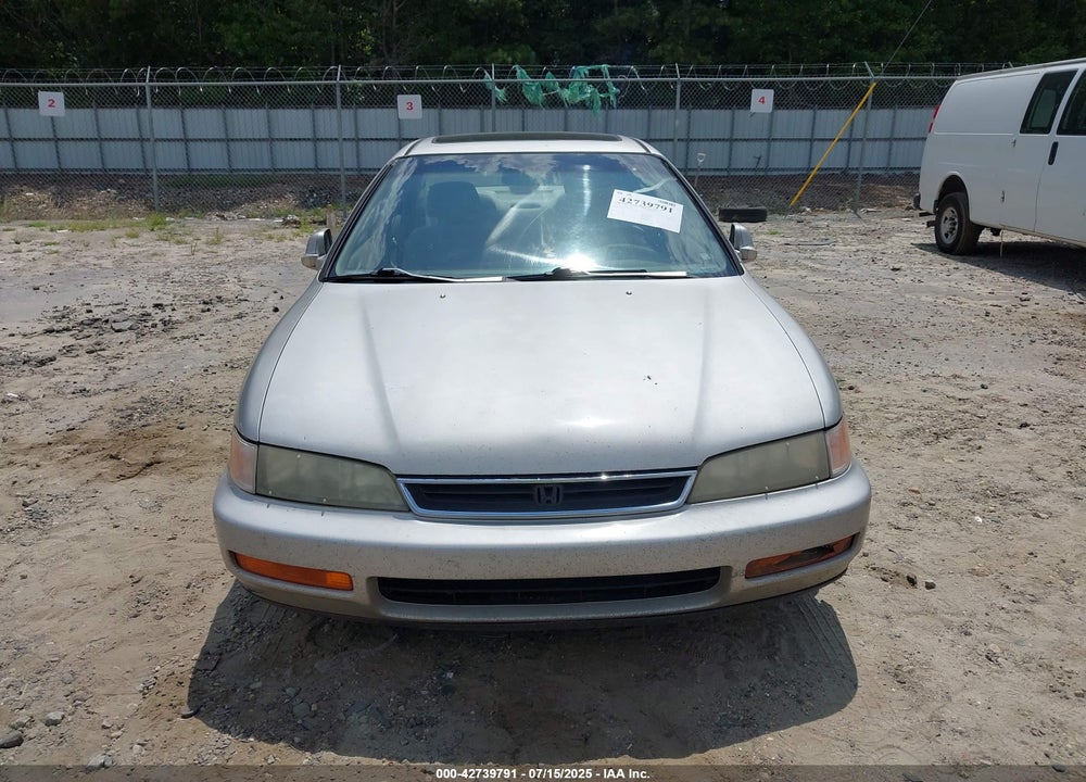 1997 HONDA ACCORD EX VIN: 1HGCD5656VA215662