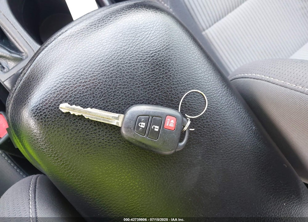 2015 TOYOTA RAV4 VIN: 2T3WFREV9FW180830