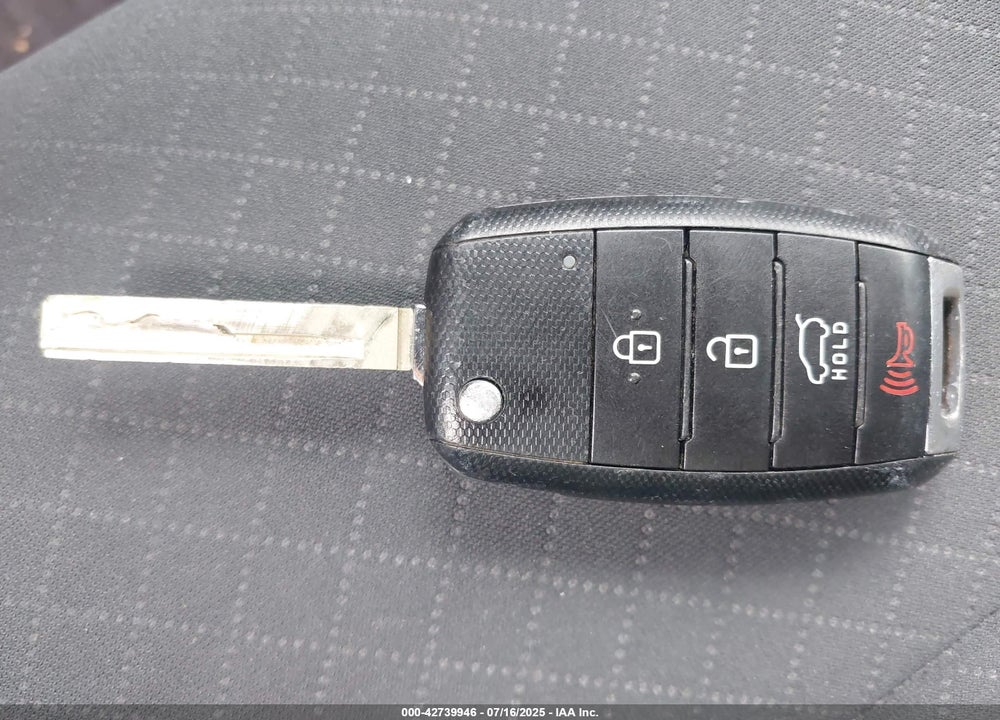 2016 KIA SORENTO VIN: 5XYPGDA5XGG063008