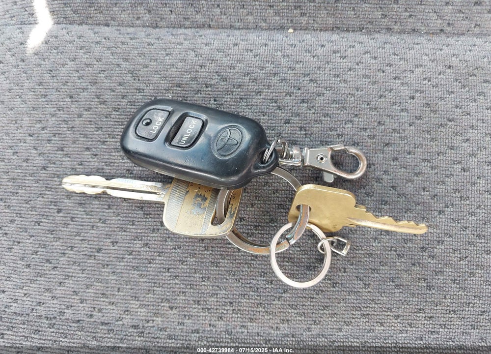 2000 TOYOTA CAMRY LE VIN: 4T1BG22K3YU683133