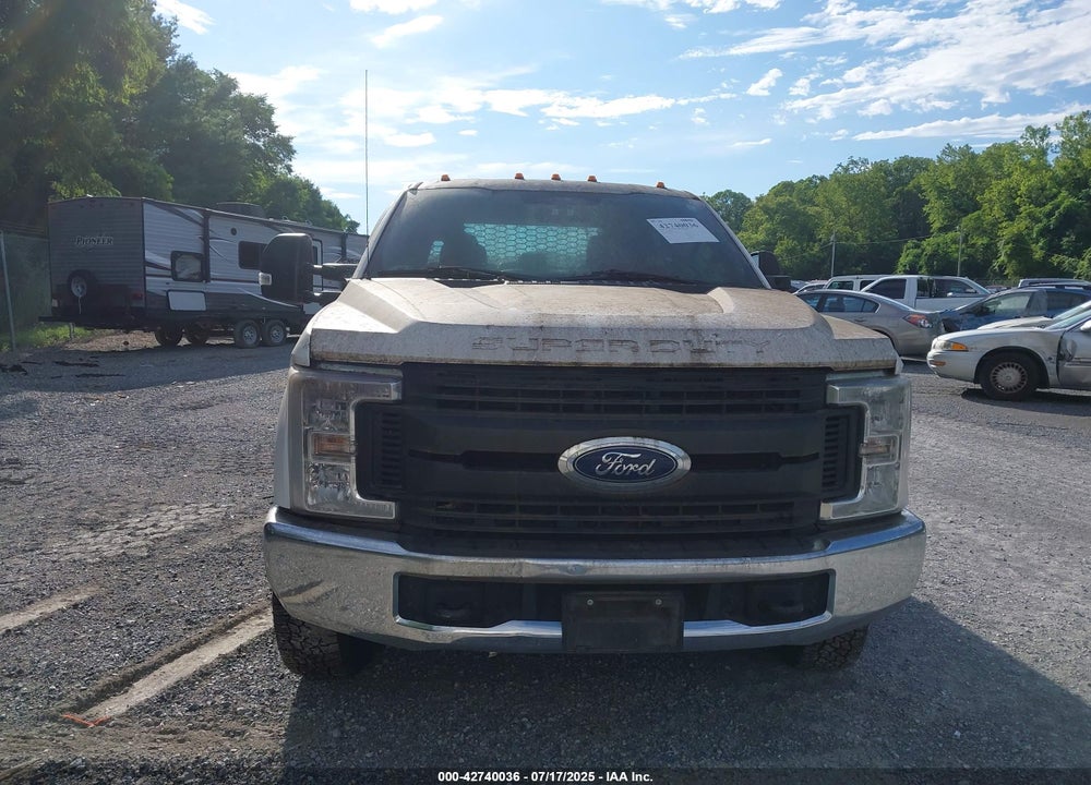 2019 FORD F-350 CHASSIS XL VIN: 1FD8W3HT4KEF89511