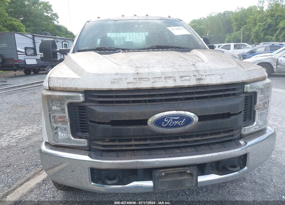 2019 FORD F-350 CHASSIS XL VIN: 1FD8W3HT4KEF89511