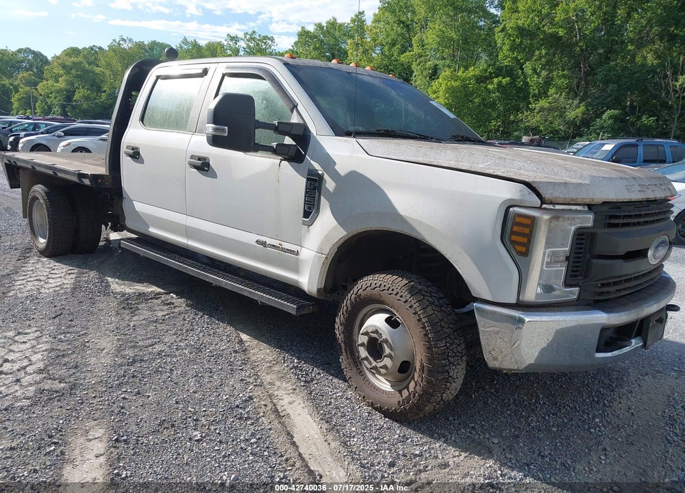 2019 FORD F-350 CHASSIS XL VIN: 1FD8W3HT4KEF89511