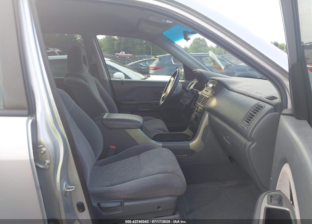 2005 HONDA PILOT VIN: 2HKYF18165H570678