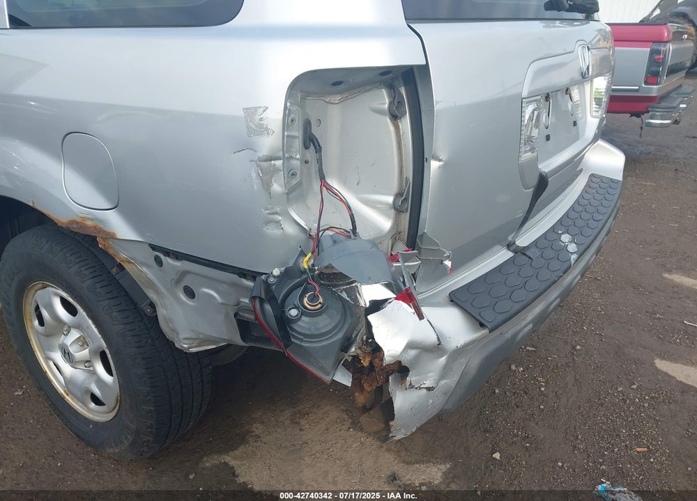2005 HONDA PILOT VIN: 2HKYF18165H570678