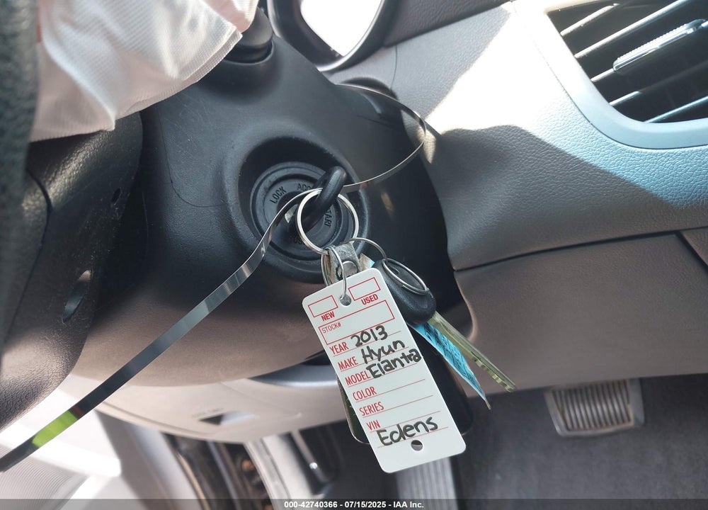 2013 HYUNDAI ELANTRA VIN: 5NPDH4AE6DH214334