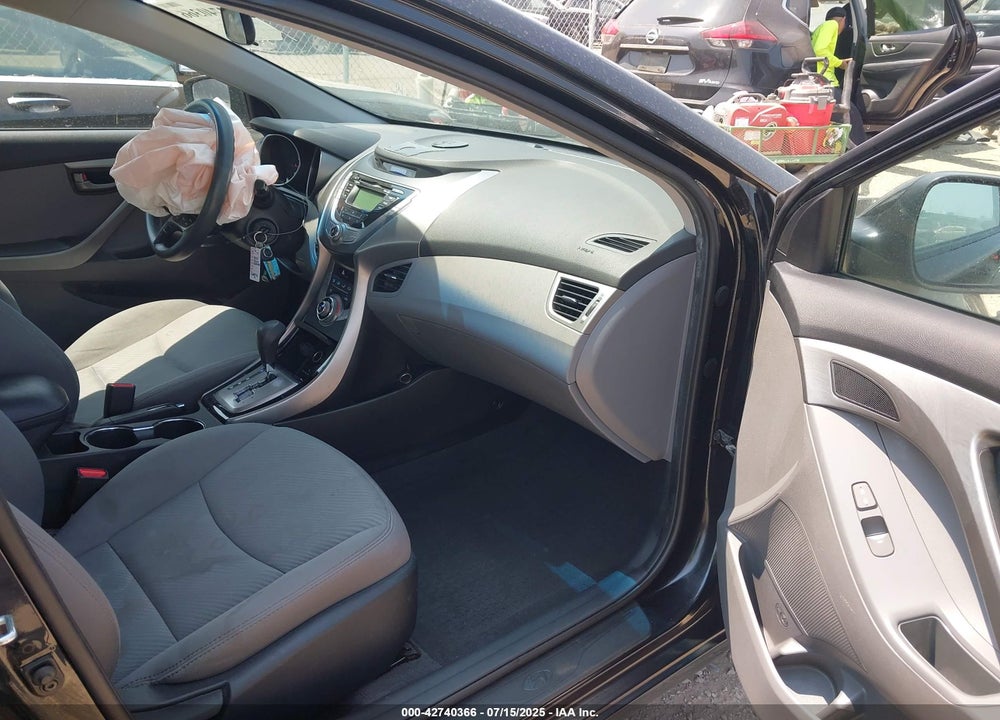 2013 HYUNDAI ELANTRA VIN: 5NPDH4AE6DH214334