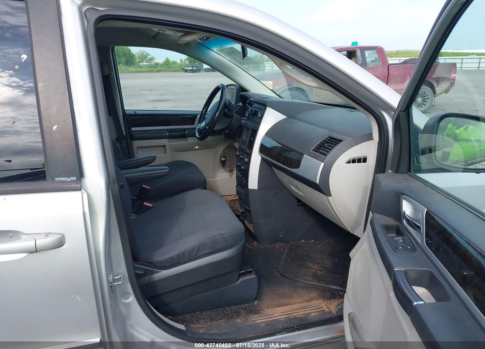 2010 DODGE GRAND CARAVAN VIN: 2D4RN5D15AR106432