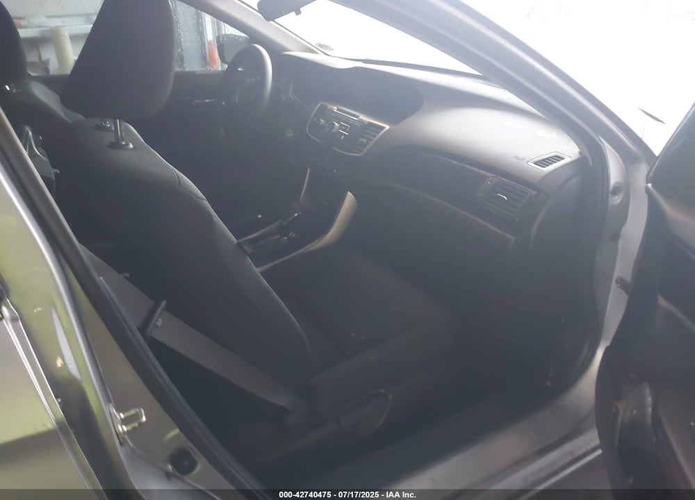 2017 HONDA ACCORD VIN: 1HGCR2F39HA285935