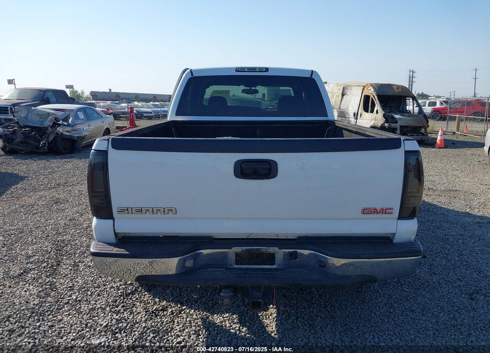 2005 GMC SIERRA 2500HD SLE VIN: 1GTHK23275F842280