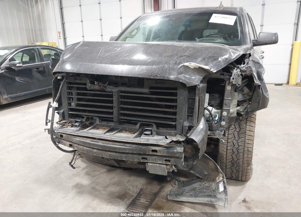 2018 GMC YUKON XL VIN: 1GKS2HKJ3JR239843