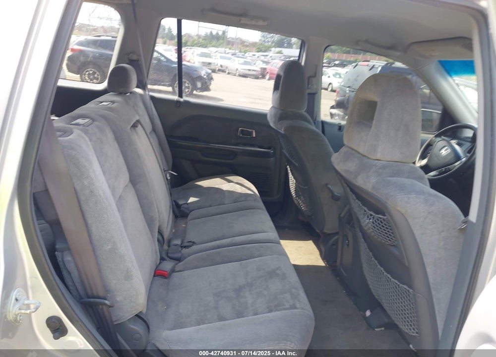 2004 HONDA PILOT EX VIN: 2HKYF18474H558466