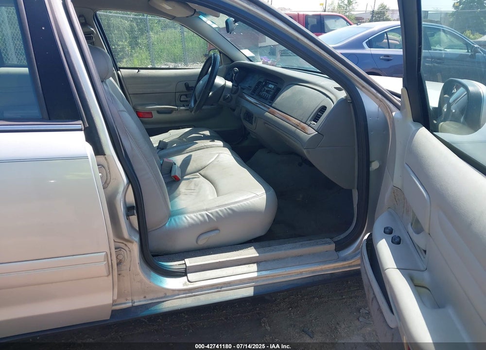2001 FORD CROWN VICTORIA LX VIN: 2FAFP74W71X122523