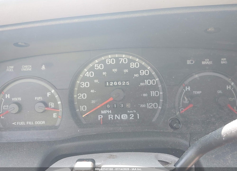 2001 FORD CROWN VICTORIA LX VIN: 2FAFP74W71X122523