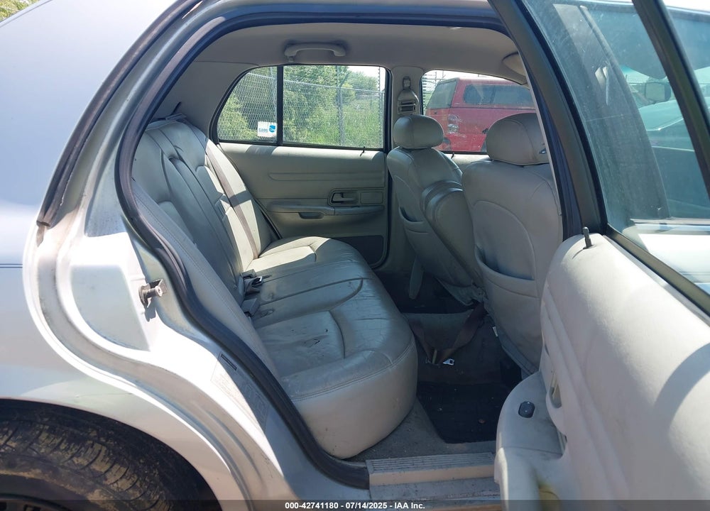 2001 FORD CROWN VICTORIA LX VIN: 2FAFP74W71X122523