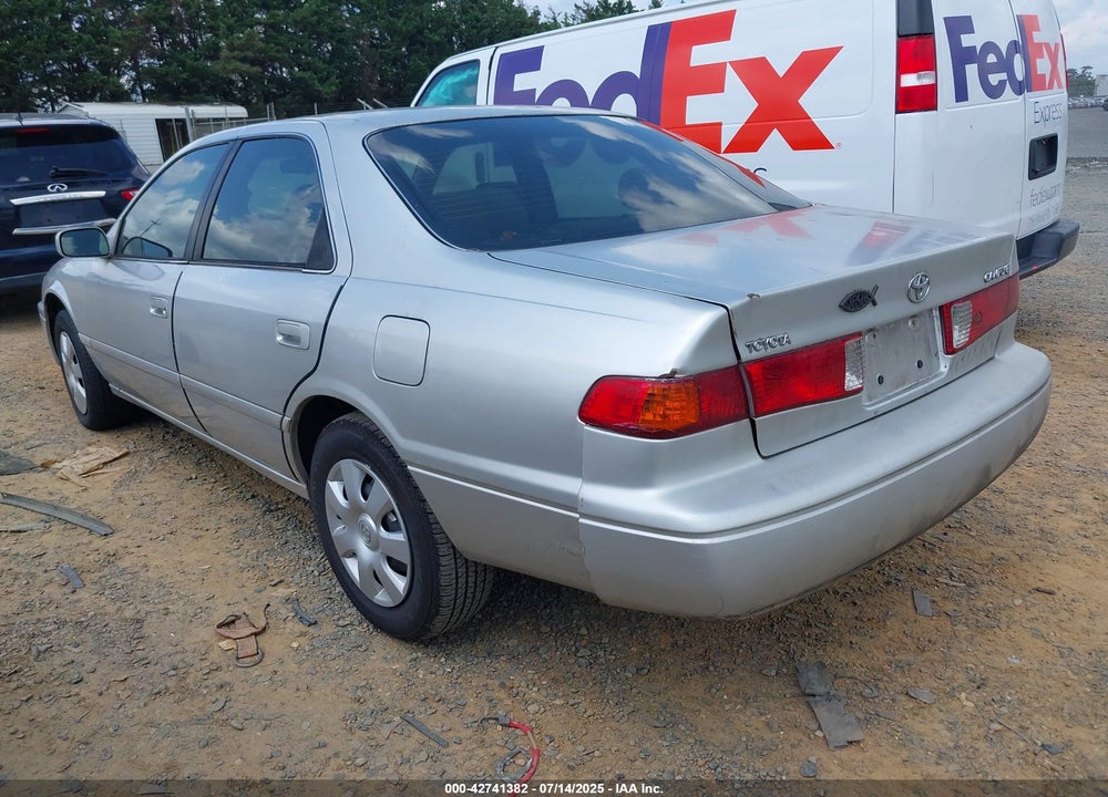 2001 TOYOTA CAMRY LE VIN: 4T1BG22K21U808595