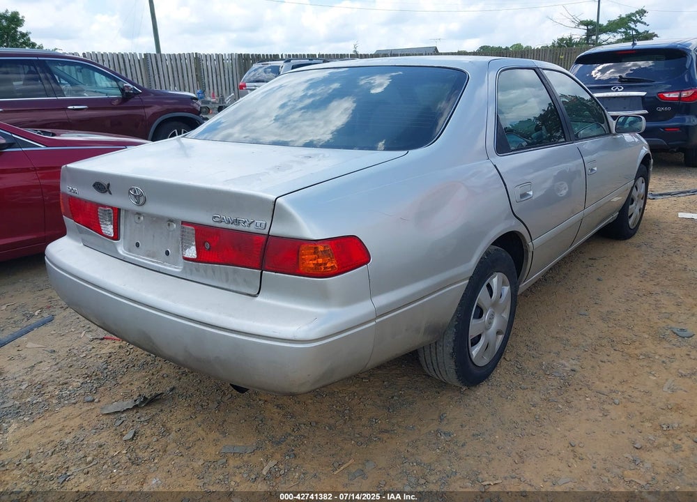 2001 TOYOTA CAMRY LE VIN: 4T1BG22K21U808595