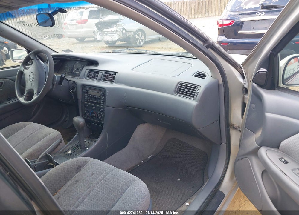 2001 TOYOTA CAMRY LE VIN: 4T1BG22K21U808595