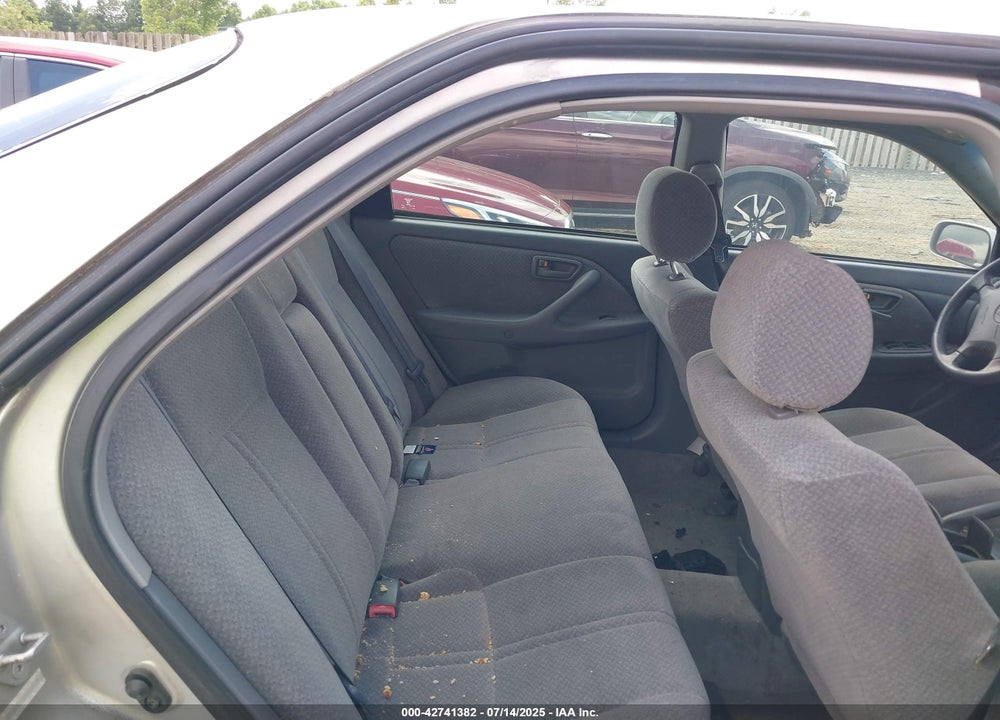 2001 TOYOTA CAMRY LE VIN: 4T1BG22K21U808595