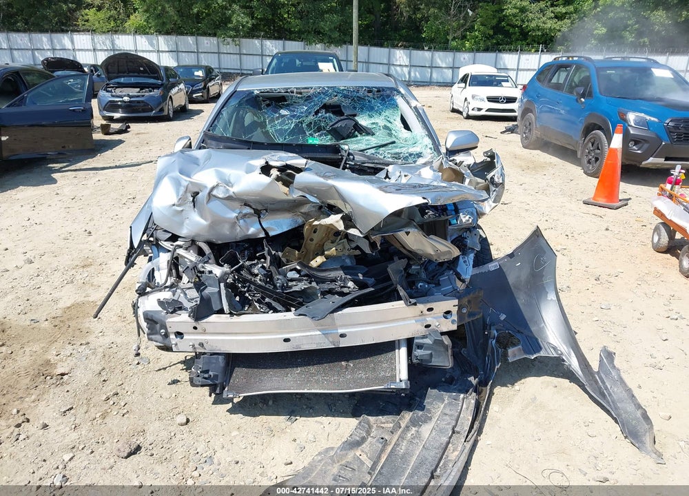 2018 TOYOTA CAMRY L VIN: 4T1B11HK4JU065652