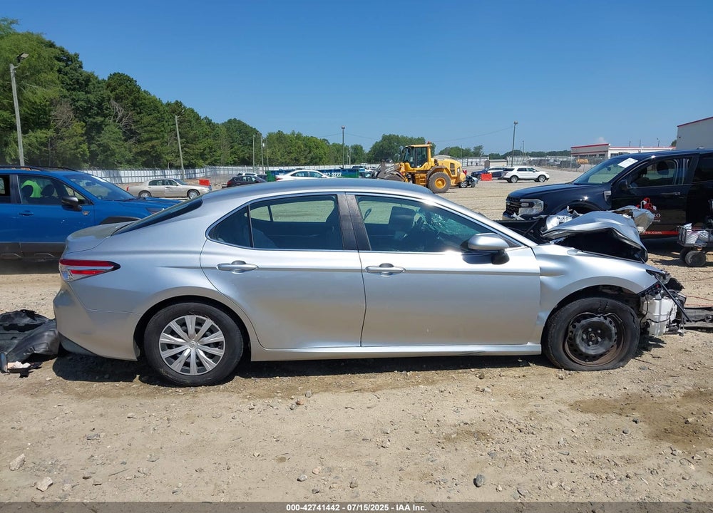 2018 TOYOTA CAMRY L VIN: 4T1B11HK4JU065652