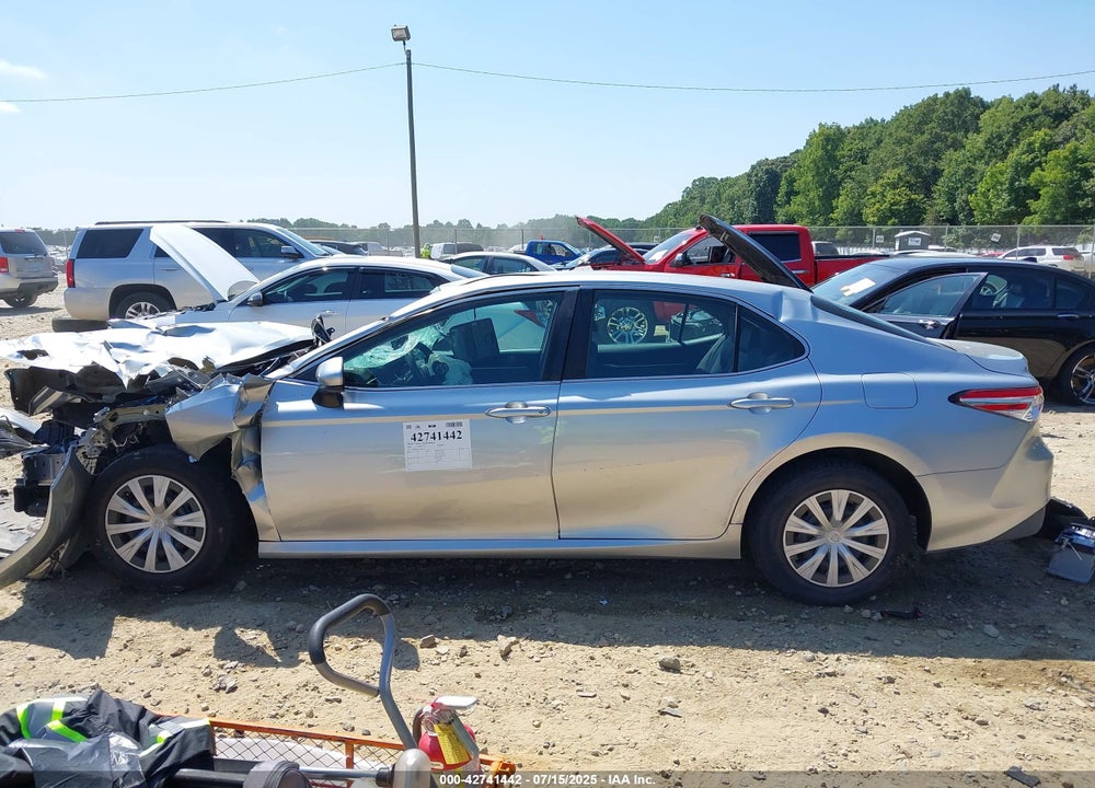 2018 TOYOTA CAMRY L VIN: 4T1B11HK4JU065652