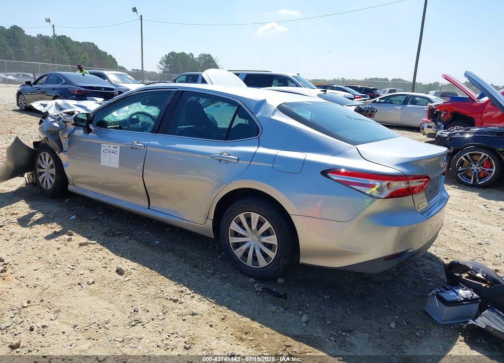 2018 TOYOTA CAMRY L VIN: 4T1B11HK4JU065652
