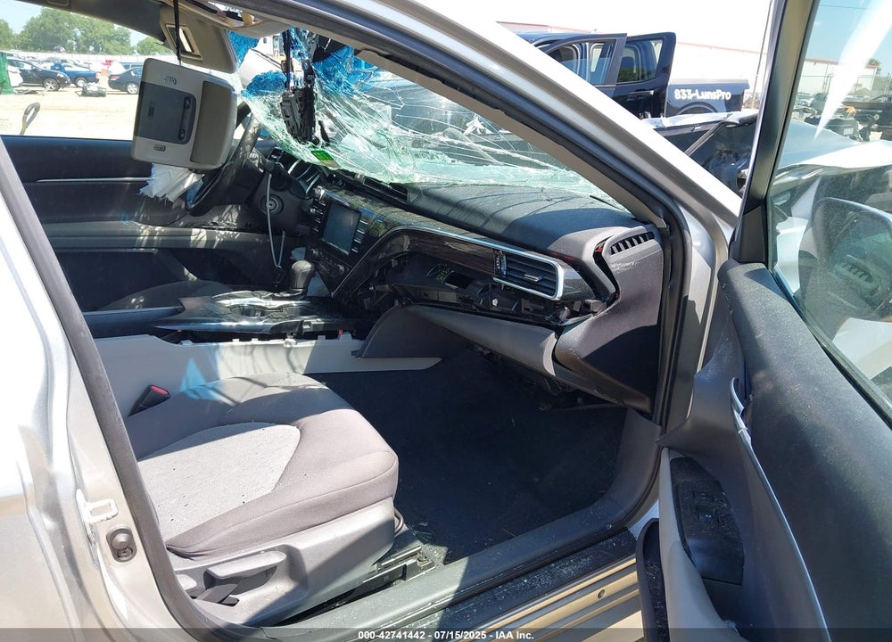 2018 TOYOTA CAMRY L VIN: 4T1B11HK4JU065652