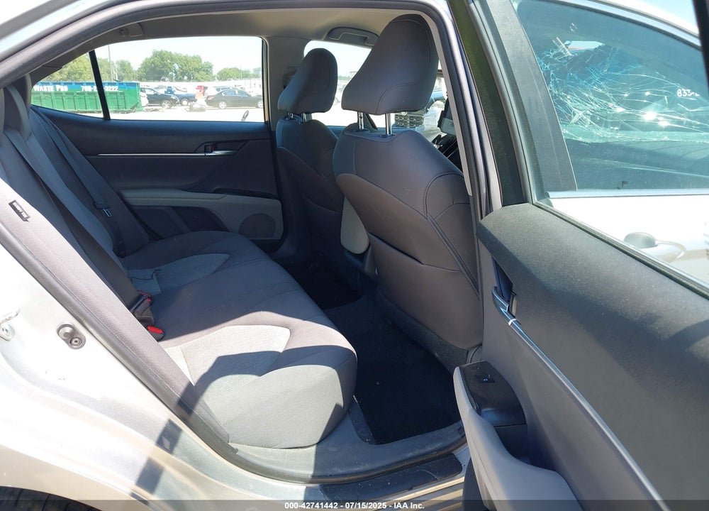 2018 TOYOTA CAMRY L VIN: 4T1B11HK4JU065652